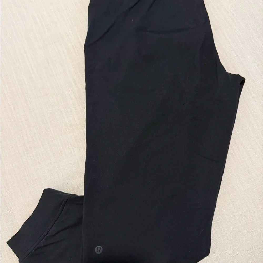 Lululemon Cropped Joggers - Picture 1 of 4